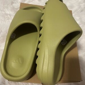 Yeezy adidas Slide in Resin